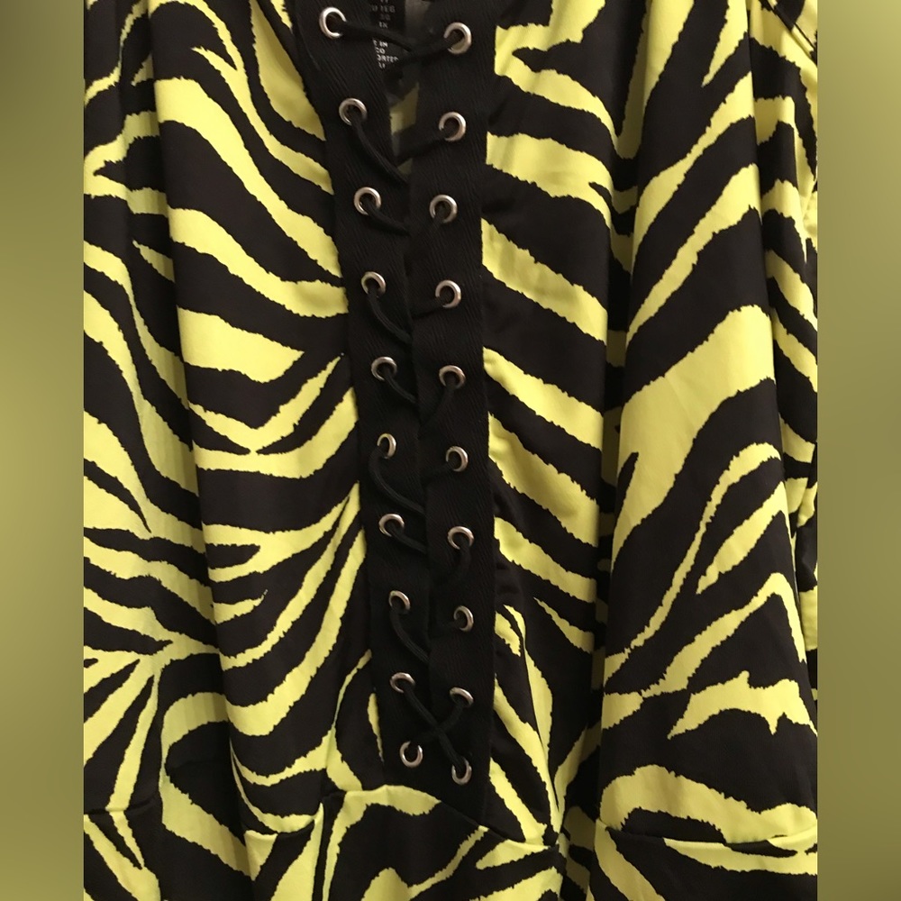 Zebra bodysuit - Picture 3 of 3